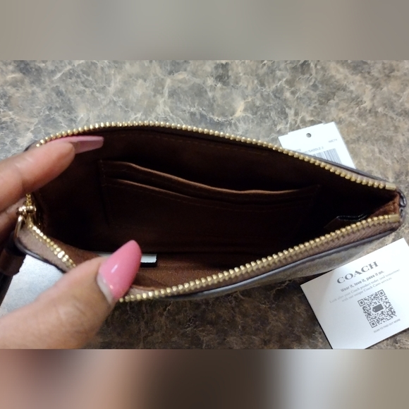 NWT Signature Coach Corner Zip Brown/Khaki wristlet! - Picture 4 of 5